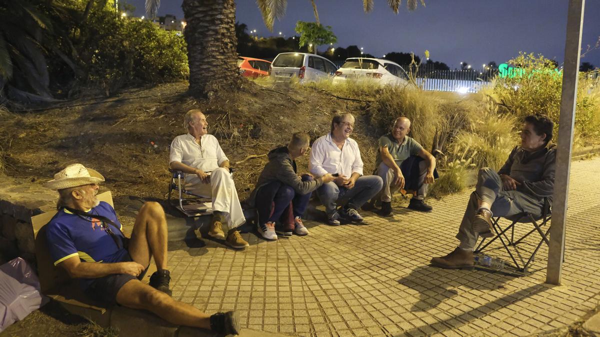 Vecinos de Cuesta del Parrado se reúnen para combatir la soledad no deseada