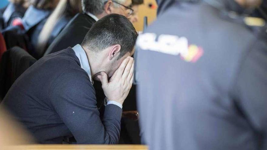 La Audiencia condena a 20 años al joven que asfixió y mató a golpes a su novia en Vigo
