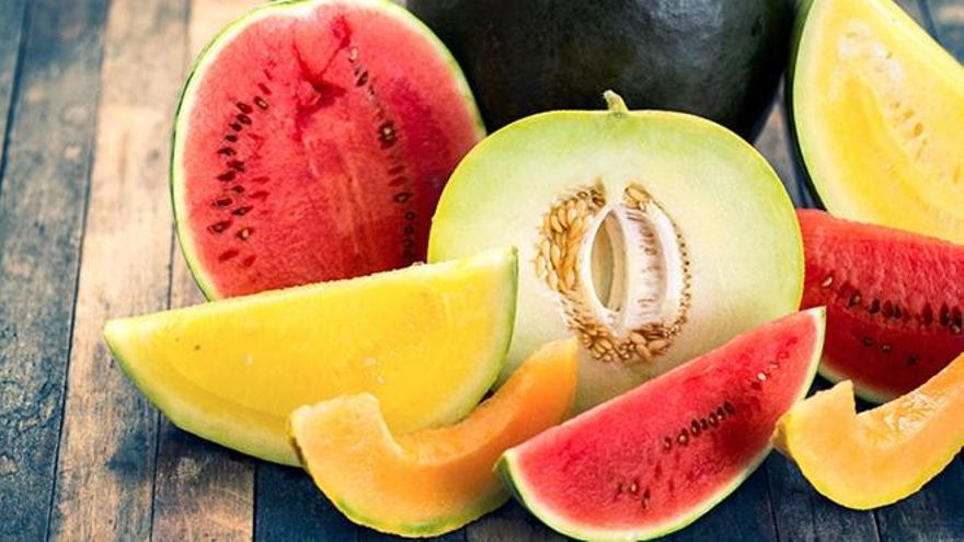 Cuidado si compras sandía y melón cortado por la mitad: esto es lo que dice la OCU