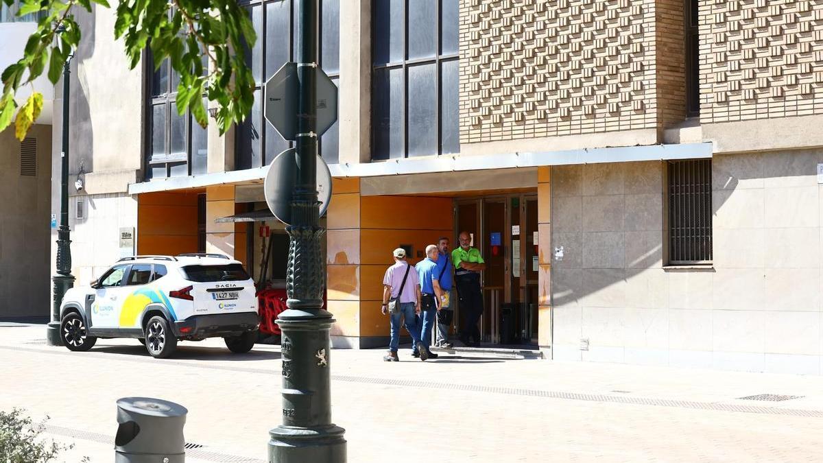 Sede de Telefónica en Zaragoza, donde se ha producido el escape de gas.