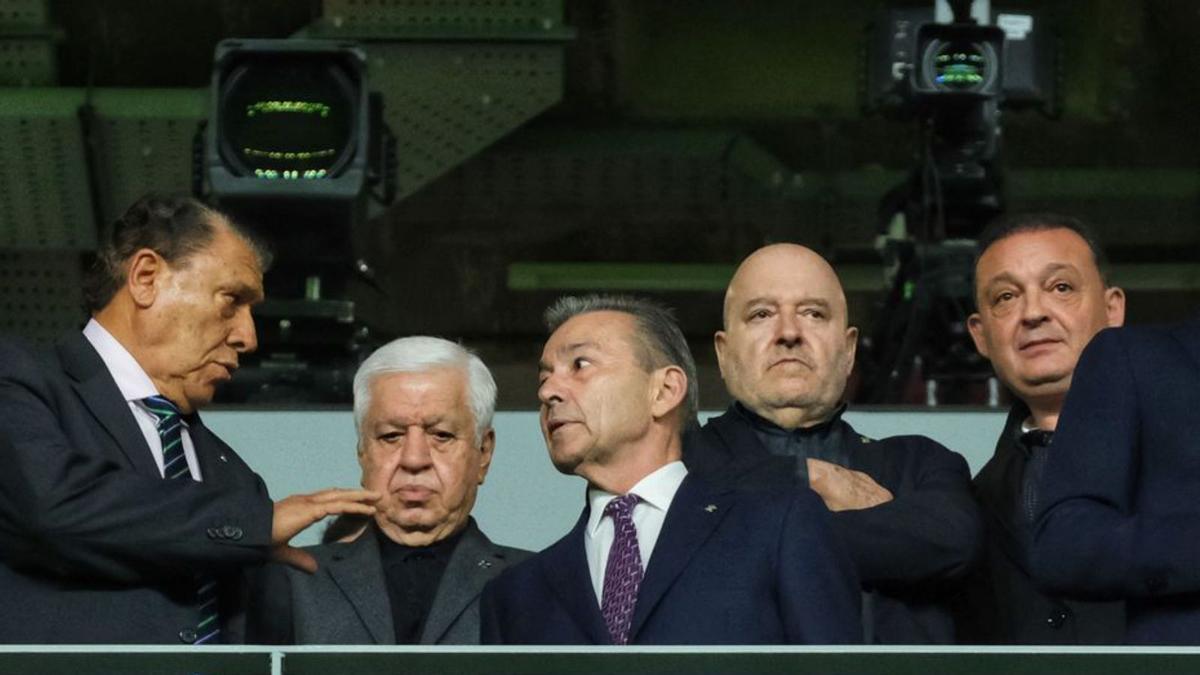 Garrido, Achi, Concepción y Conrado, en el palco del Heliodoro. | CARSTEN W. LAURITSEN