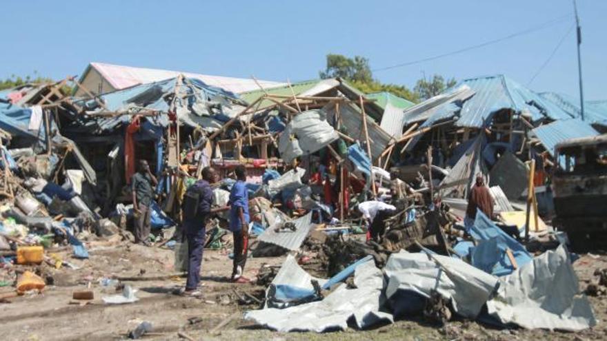 Al menos 29 personas mueren en un atentado en Mogadiscio