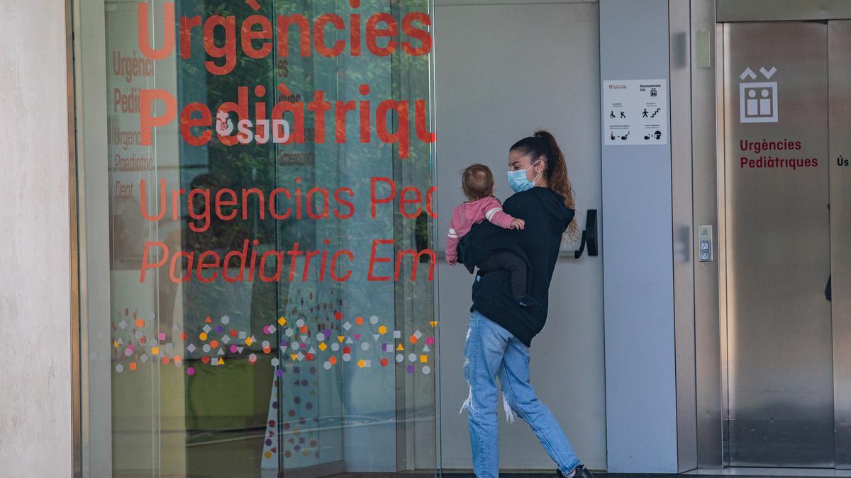 BARCELONA 14/11/2022 Sociedad. La puerta de las urgencias del Hospital Sant Joan de Deu. tema Saturación por bronquiolitis en menores. FOTO de ZOWY VOETEN