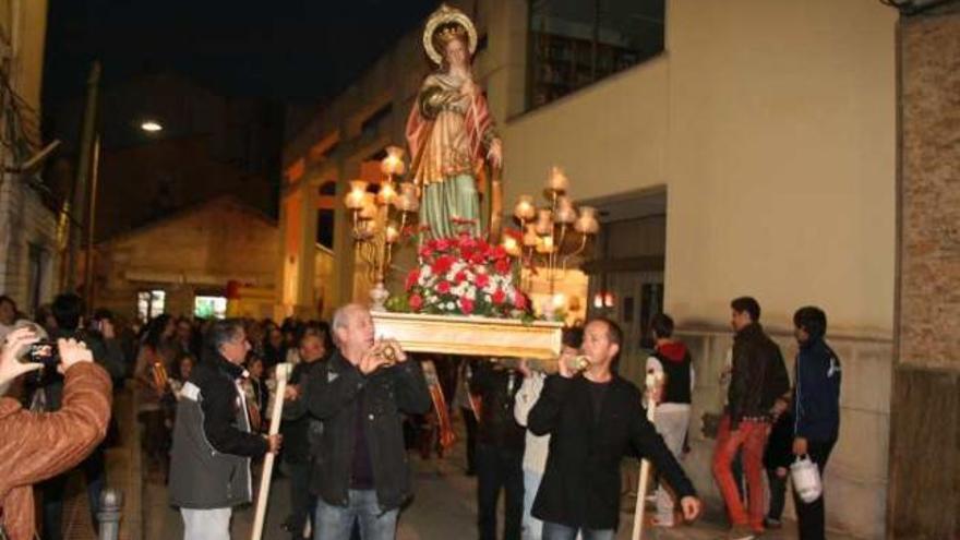 Monóvar pone fin a la feria con la procesión y la quema de la hoguera