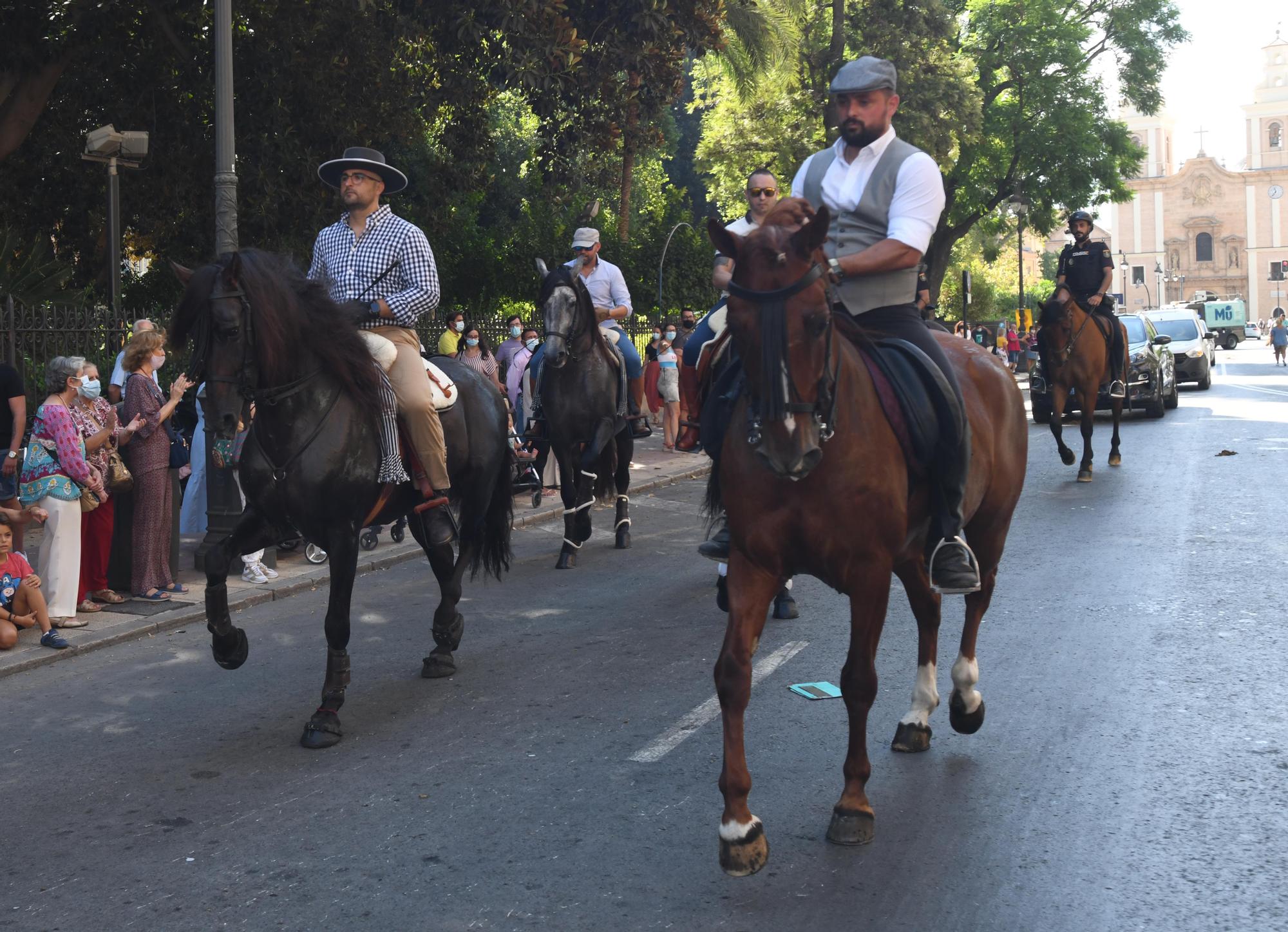 Paseo-desfile de carruajes y caballos en Murcia