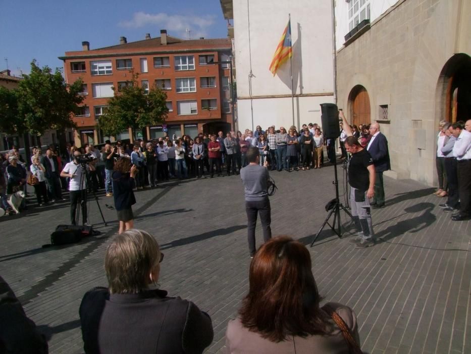 Concentració a Olot per rebutjar l''empresonament de Jordi Cuixart i Jordi Sánchez