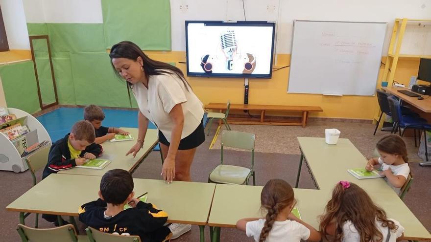 El único colegio rural agrupado de Valdés pierde una de sus sedes, la de Otur, pero gana en ilusión: "Somos muy importantes para los pueblos"