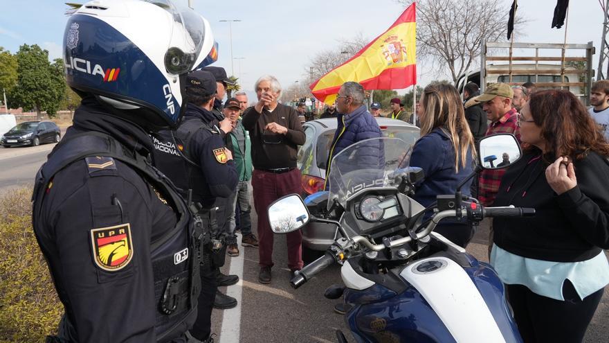 Las protestas de los agricultores cortan la ronda Este de Castelló