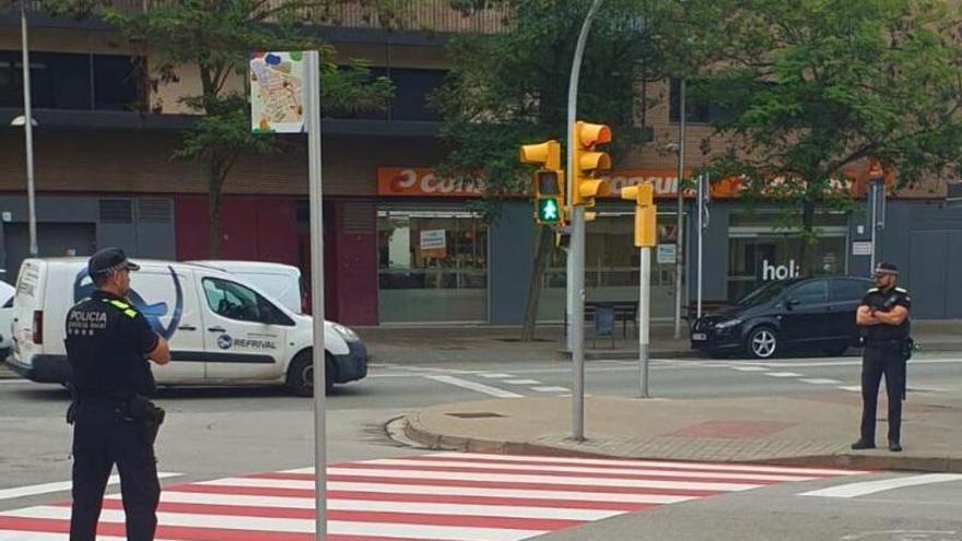 La Policia Local de Sant Fruitós fa una campanya per prevenir i controlar les distraccions al volant i semàfors
