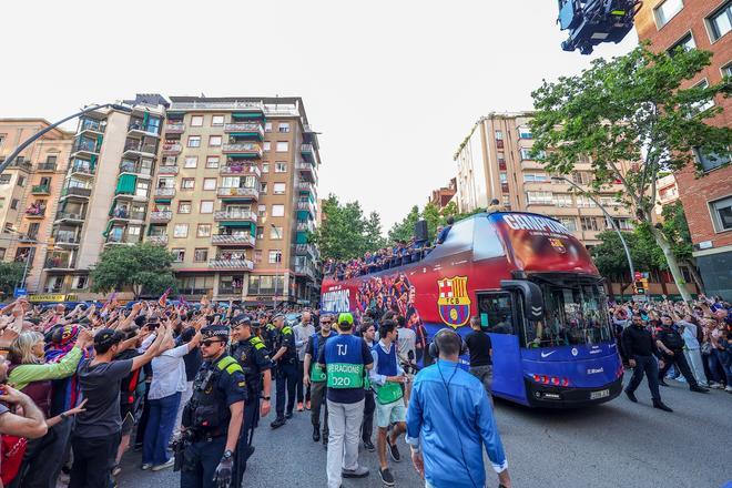 ¡De locos! Las mejores imágenes de una ciudad entregada al Barça