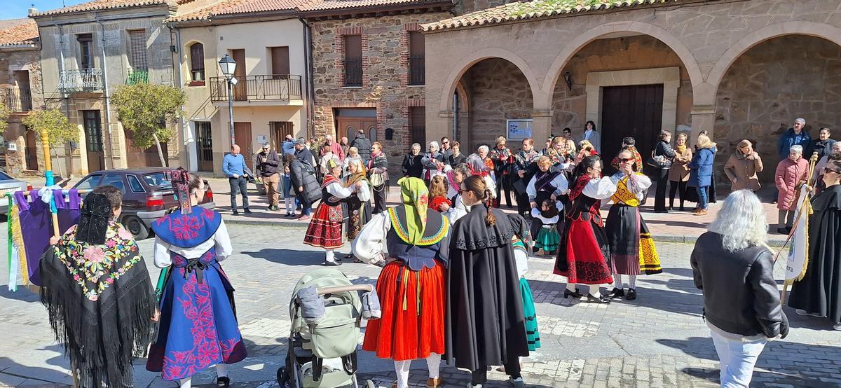 GALERÍA | Las mujeres de Tábara bailan a Santa Águeda