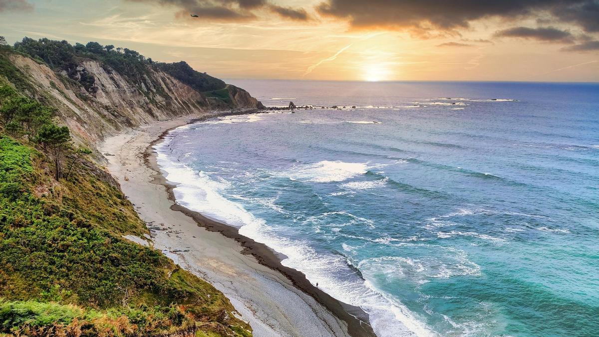 Es la playa más impresionante de Asturias, a pesar de no contar con ningún servicio