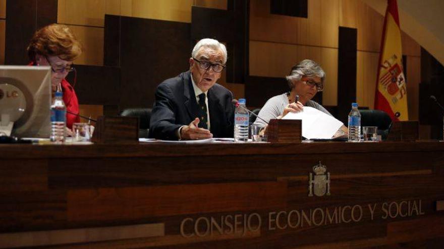 El Gobierno congelará el salario público y fijará un suelo a la pensión