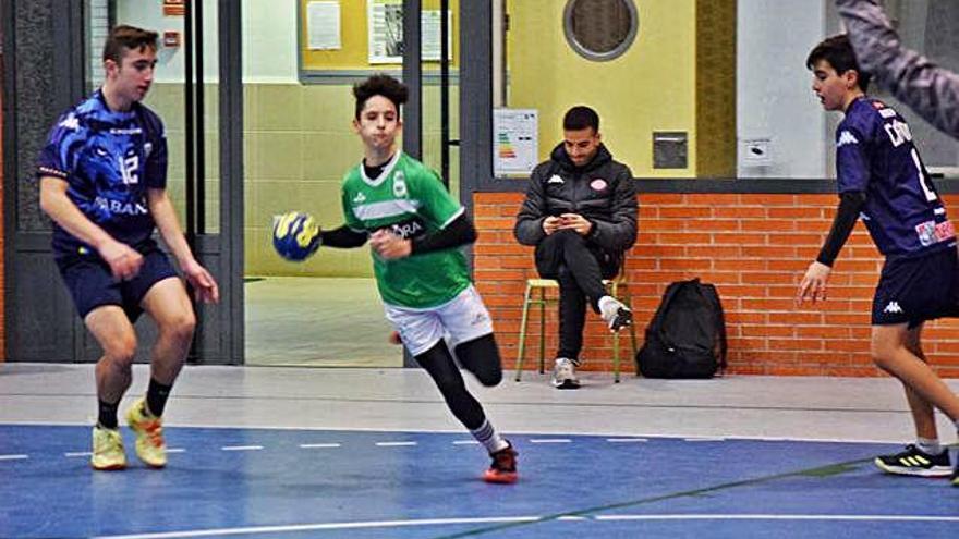 Un jugador zamorano, con el balón.