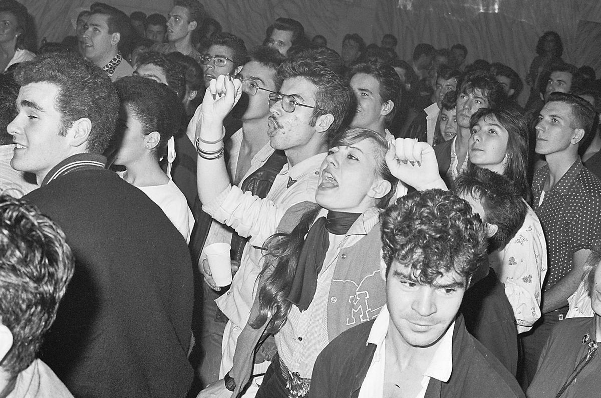 Una imagen del concierto que la banda de rockabilly Gatos Locos ofreció en la En Bruto en 1986.