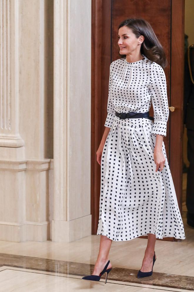 Letizia Ortiz, con un modelo primaveral de Massimo Dutti