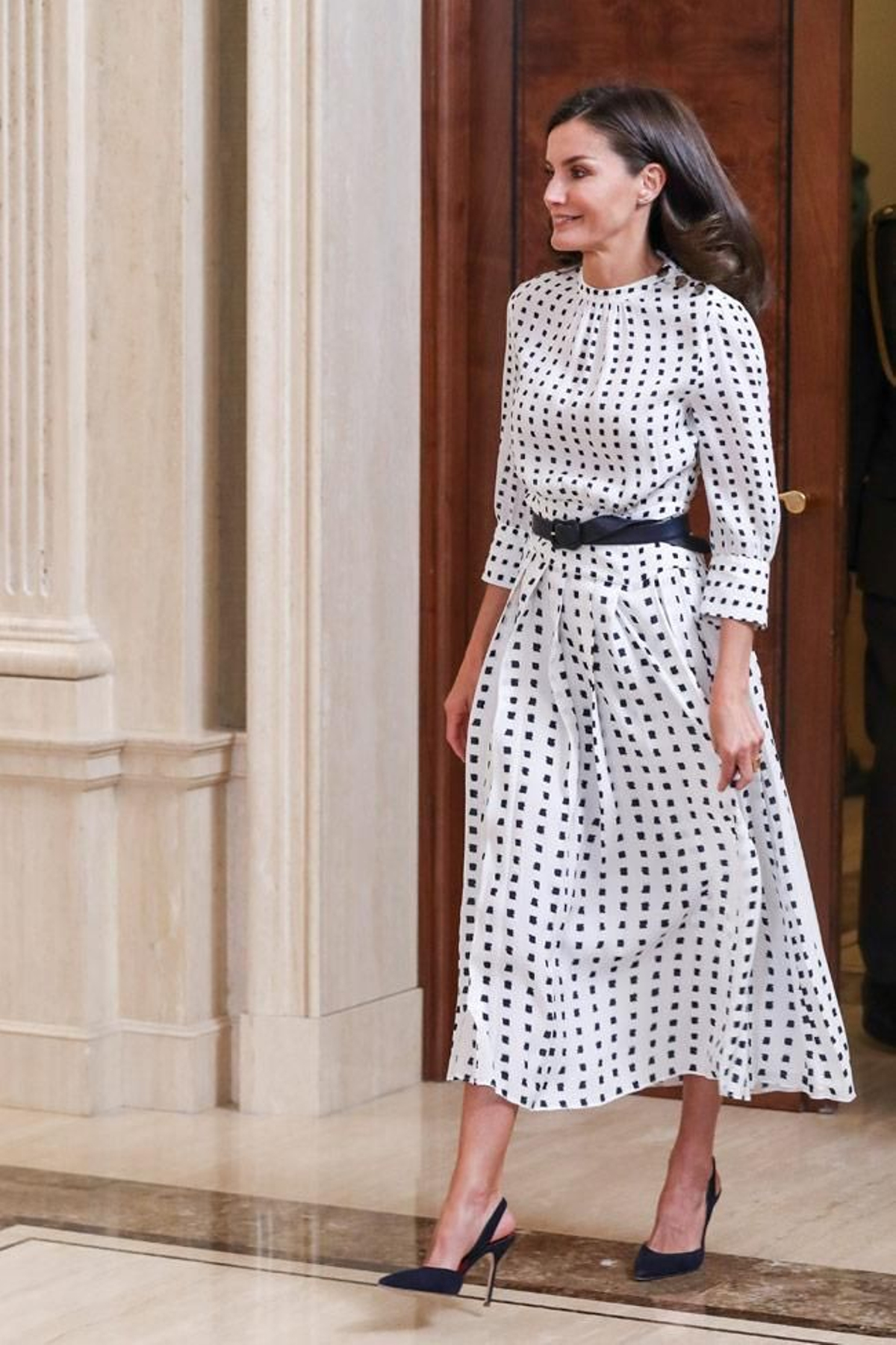 Letizia Ortiz, con un modelo primaveral de Massimo Dutti