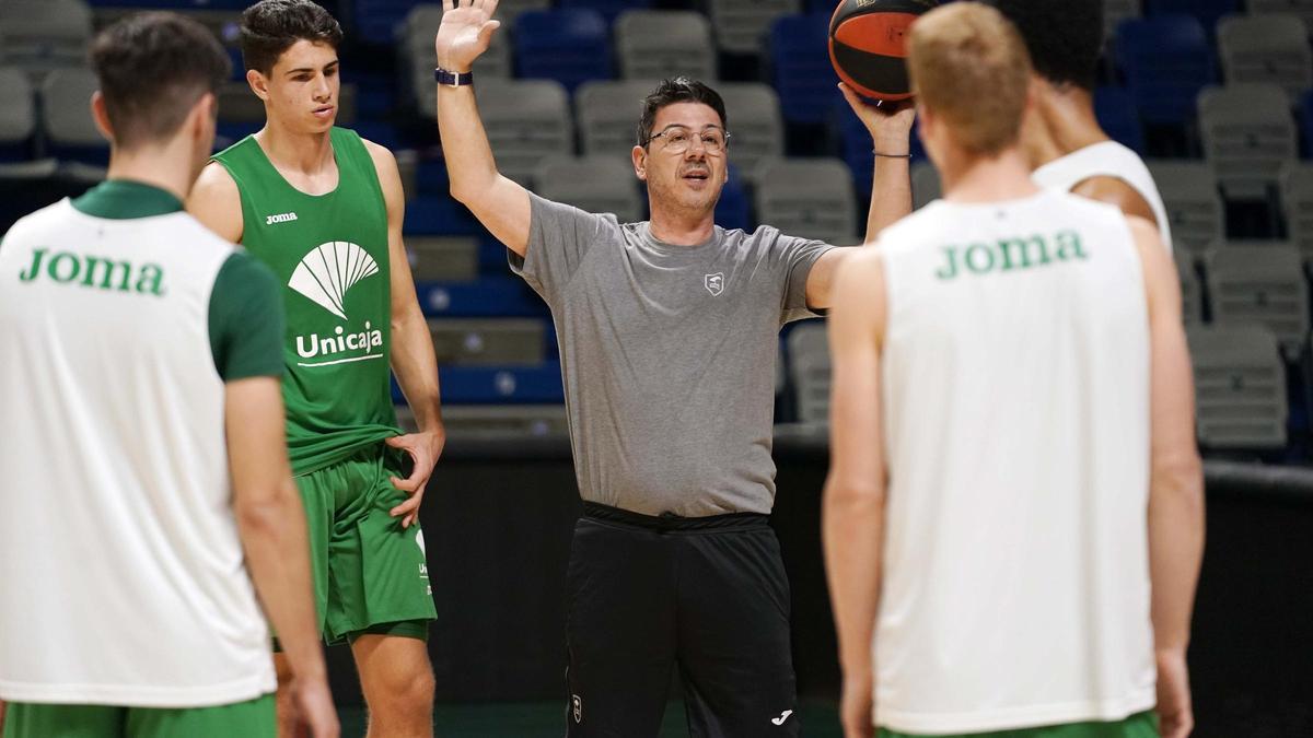 Katsikaris entrena esta semana con muchos canteranos en el Carpena.