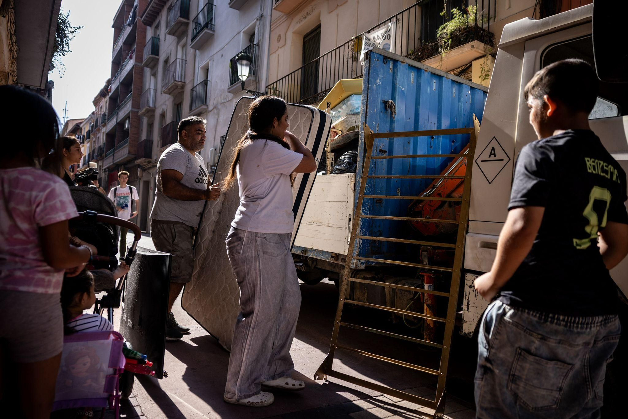 En imágenes | Desalojo en el número 72 de la calle Pignatelli de Zaragoza