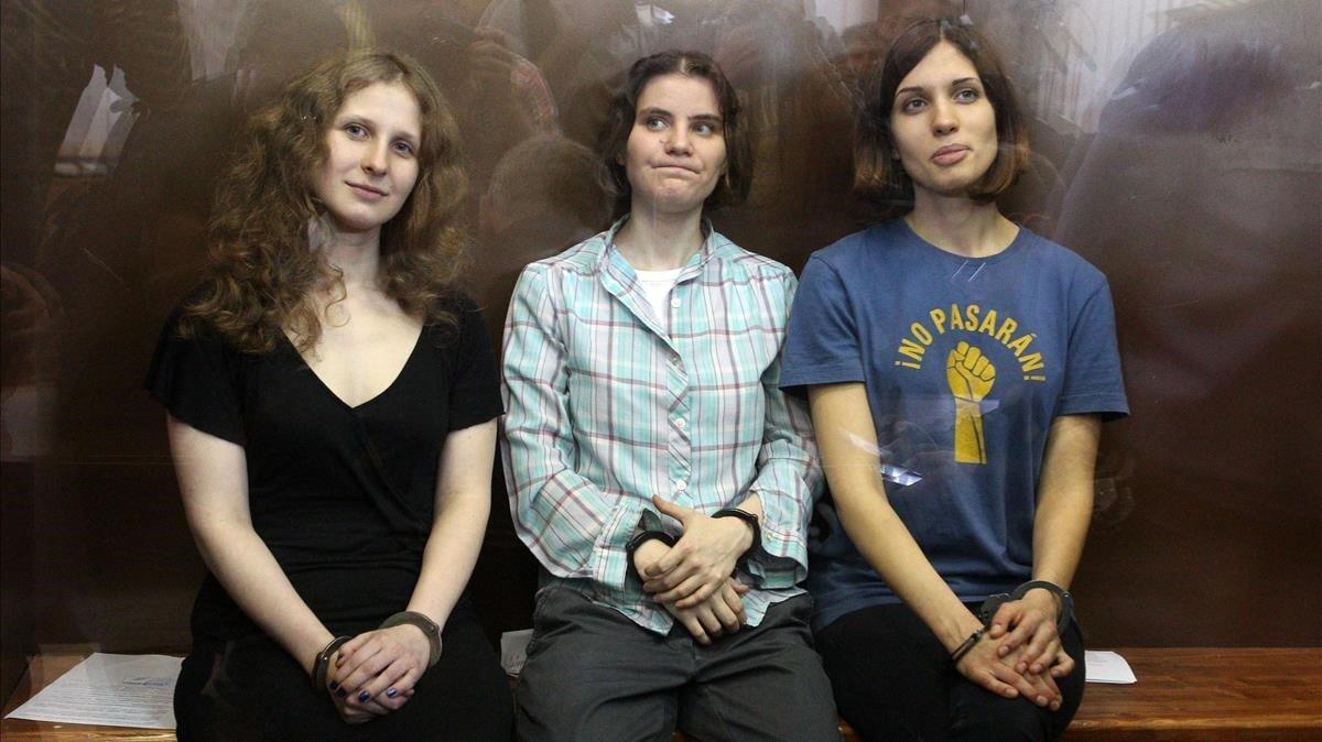 zentauroepp20113013 members of the all girl punk band pussy riot nadezhda tolo190213102403 zentauroepp20113013 members of the all girl punk band pussy riot nadezhda tolo190213102403
