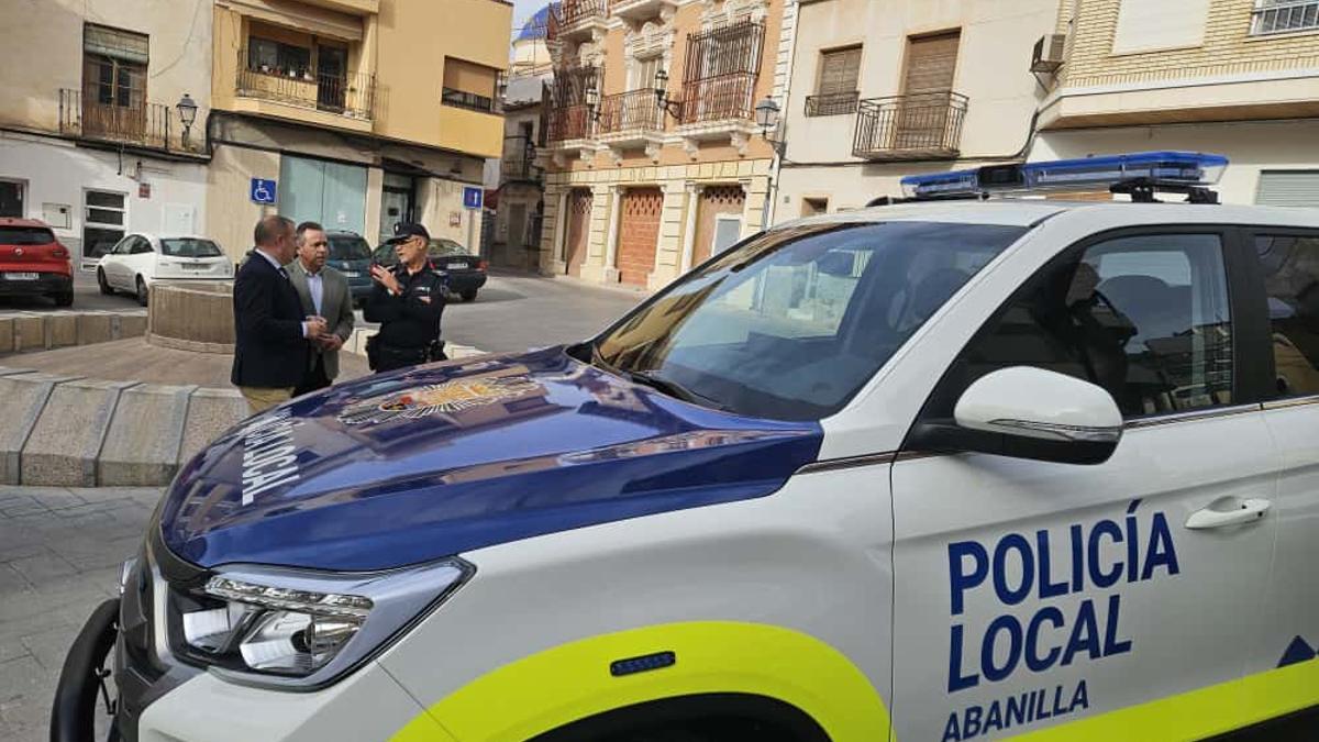 Presentación del nuevo vehículo todoterreno con el que contará la Policía Local de Abanilla.