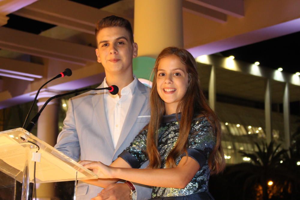 Presentadores de lujo en Quatre Carreres: Clara María Parejo y su hermano Kike...