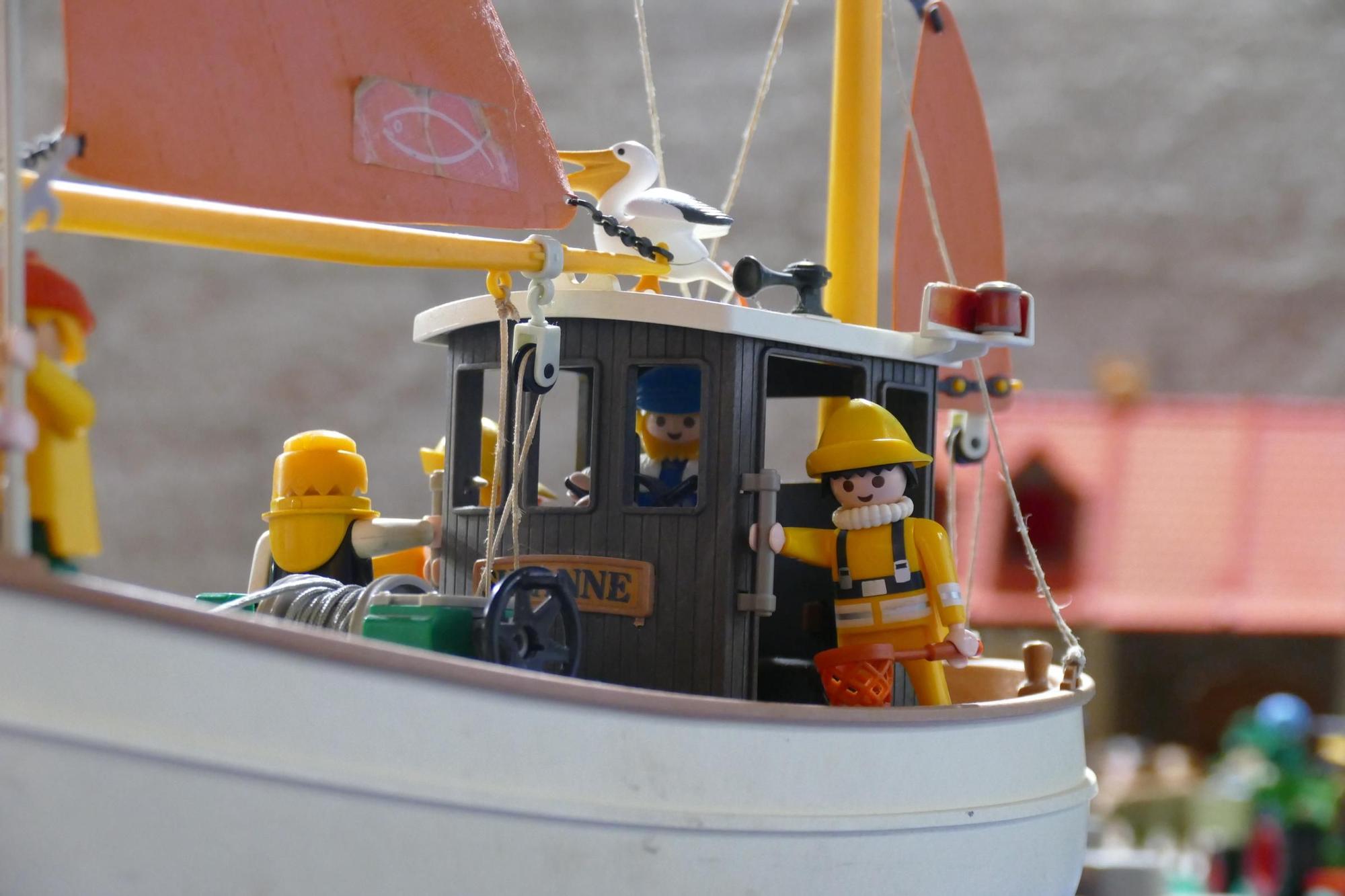 Centenars de clicks de Playmobil ocupen el Casino Menestral Figuerenc