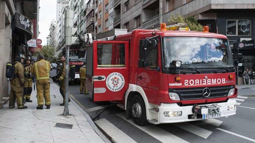 Una de las actuaciones realizadas por el servicio municipal de Bomberos. // Brais Lorenzo