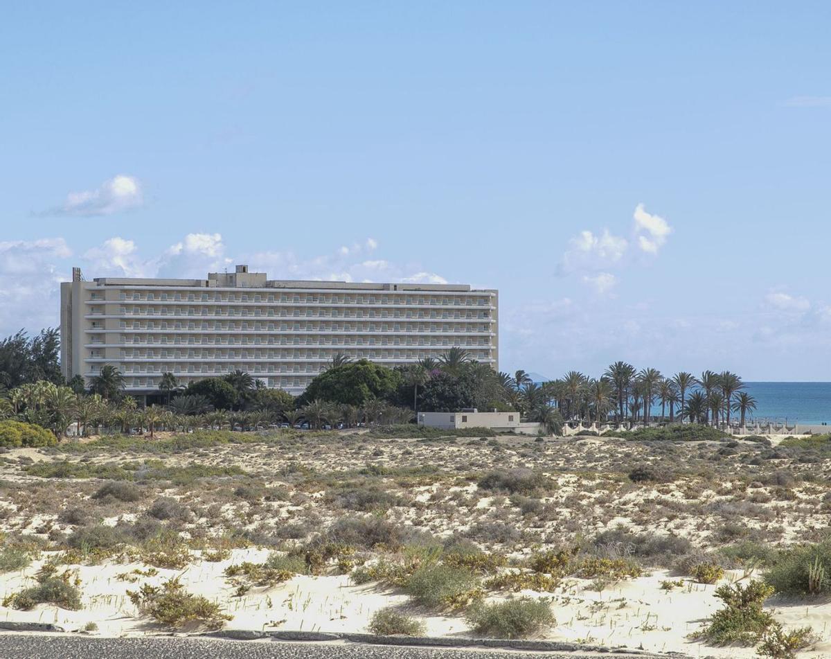 Hotel RIU Oliva Beach, a pie de la playa de Corralejo en Fuerteventura. | |