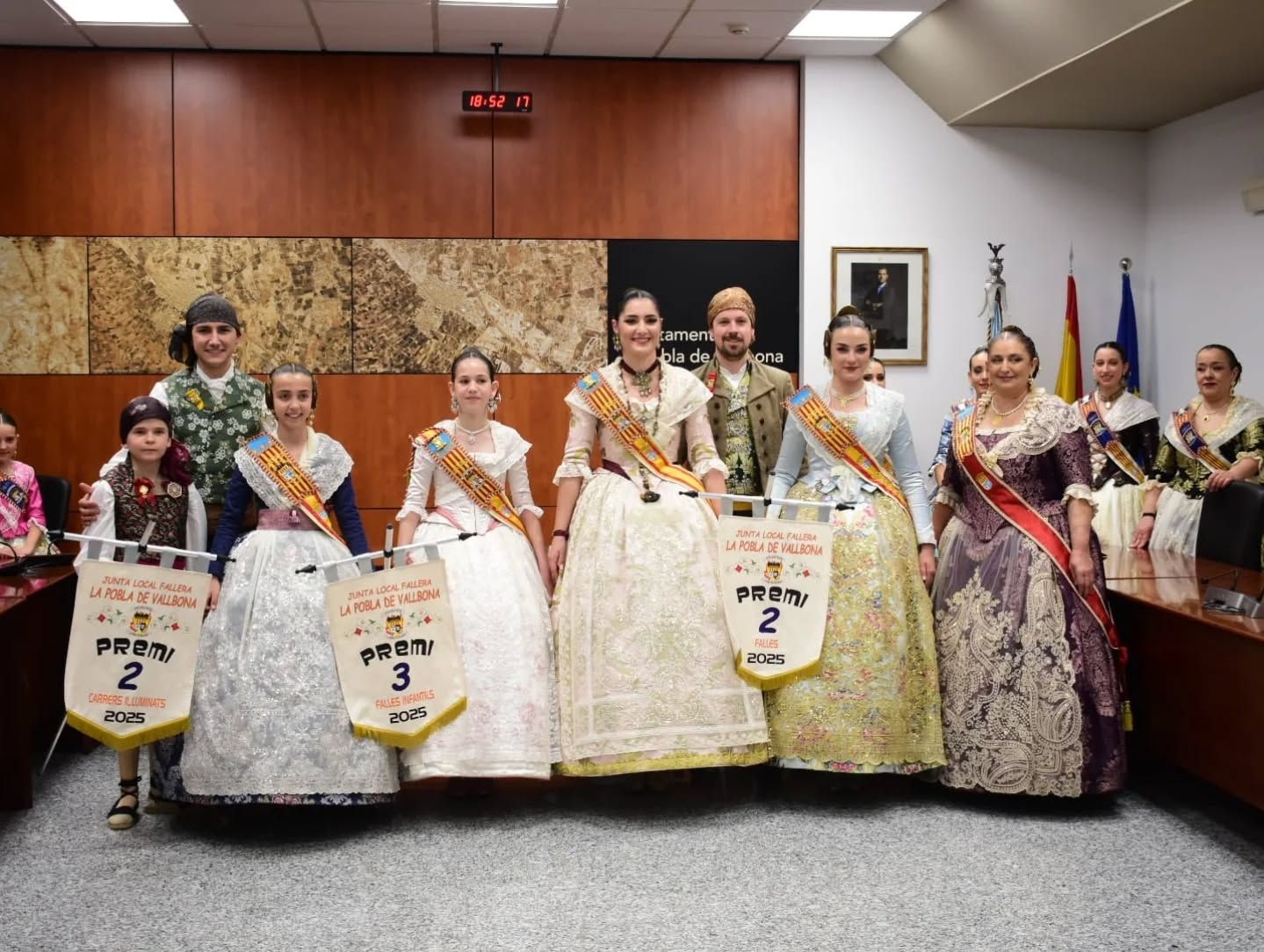 La Pobla de Vallbona entrega los premios a los monumentos de las comisiones falleras