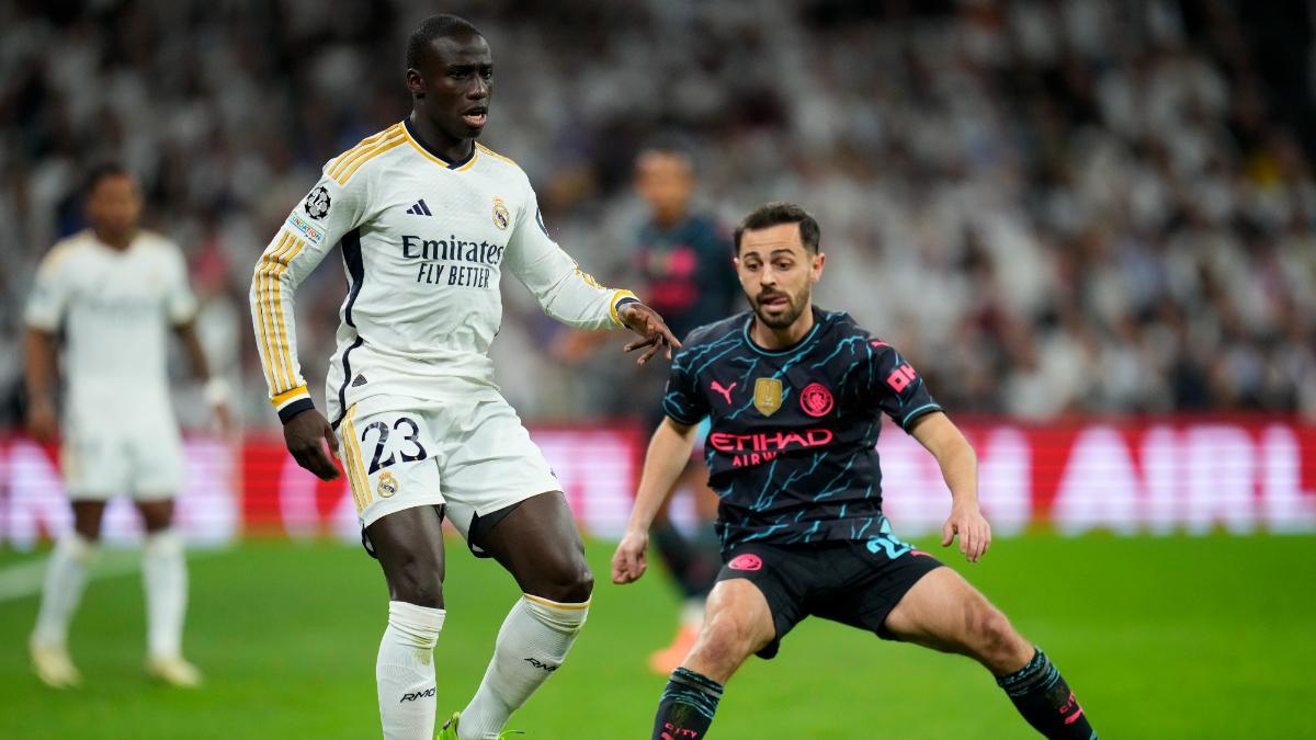 Bernardo Silva y Mendy en el partido de Champions