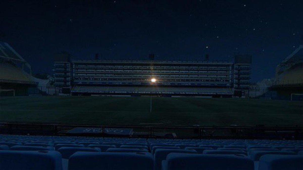 El palco de Maradona en el estadio del Boca, encendido toda la noche