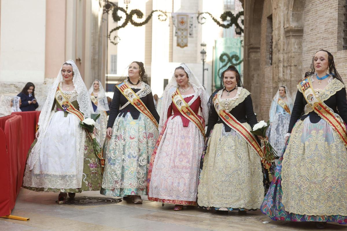 Todas las fotos de la Ofrenda del 18 de marzo por la calle de la Paz hasta las 18:30 horas