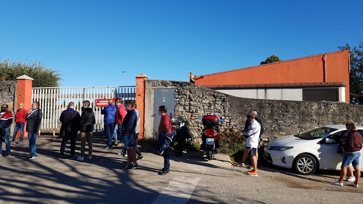 Colas de aficionados en Mareo