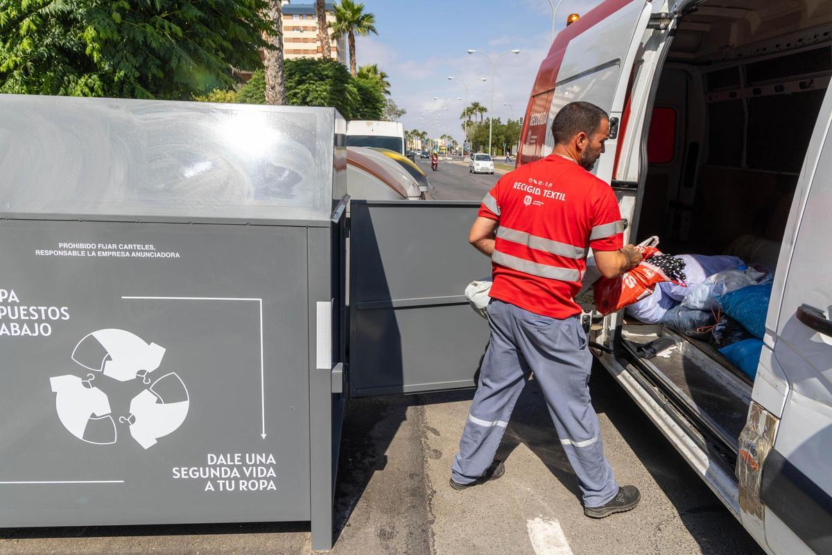 El proceso continúa en las instalaciones de Proyecto Lázaro, donde el residuo textil se clasifica y trata en una planta autorizada.