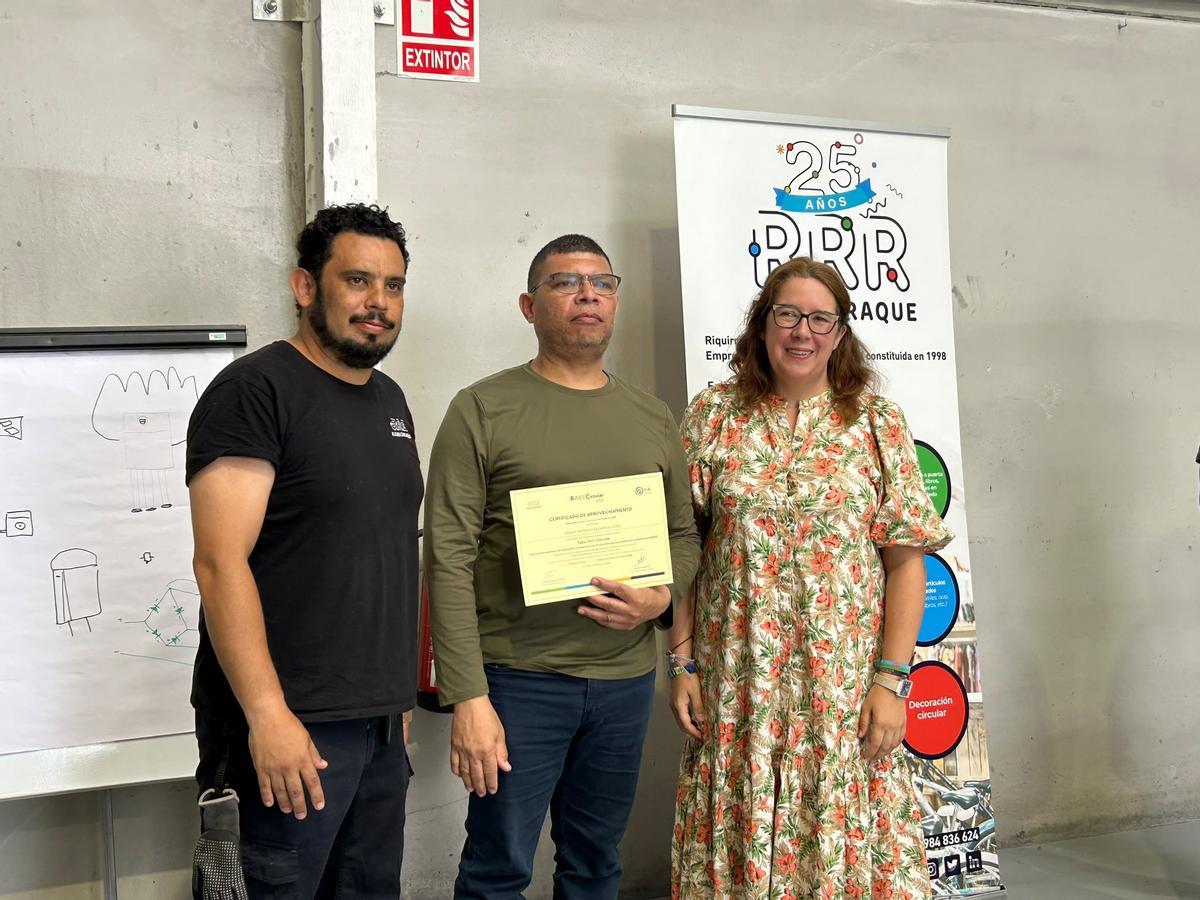 EN IMÁGENES: El pionero taller de Riquirraque en Castrillón celebra su primera promoción de graduados