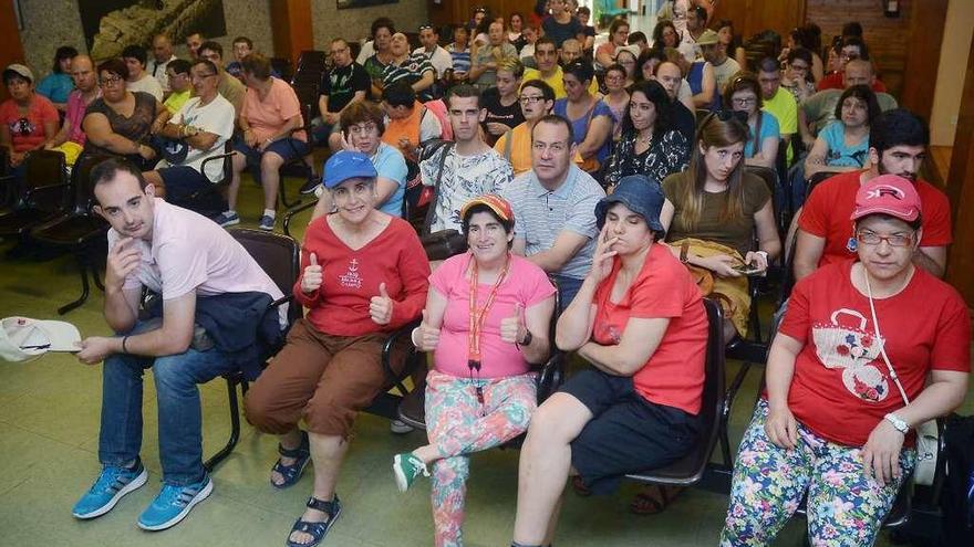 Presentación del programa de vacaciones de Special Olympics, ayer, en Pontevedra. // Rafa Vázquez