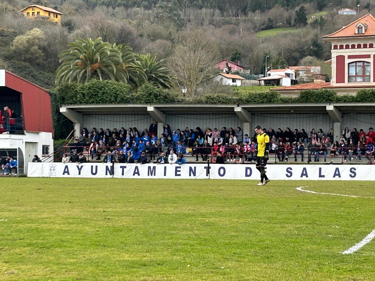 EN IMÁGENES: Así fue el derbi entre Salas y Cornellana, con victoria visitante en el último suspiro