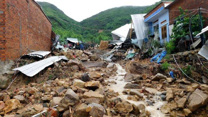 Al menos 12 muertos por desprendimientos de tierra en Vietnam