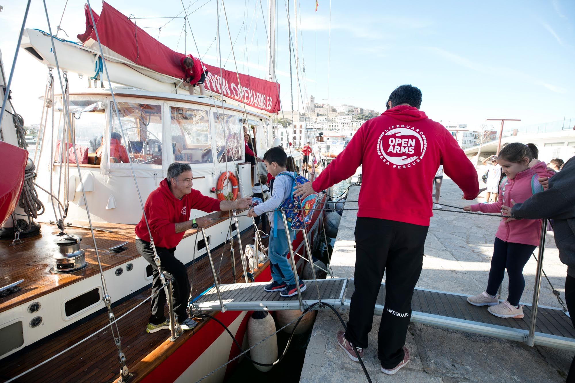 Puertas abiertas del Open Arms en el puerto de Ibiza