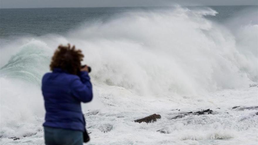 Muere una mujer a causa de un golpe de mar en Asturias