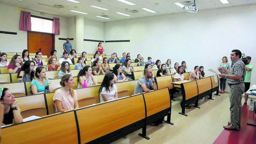 Explotan las críticas de los interinos docentes ante el plan de estabilización