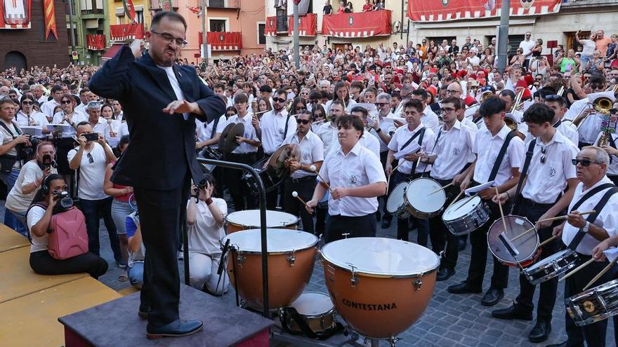 Francisco Valor vuelve a emocionar con el Himno de Fiestas de Cocentaina