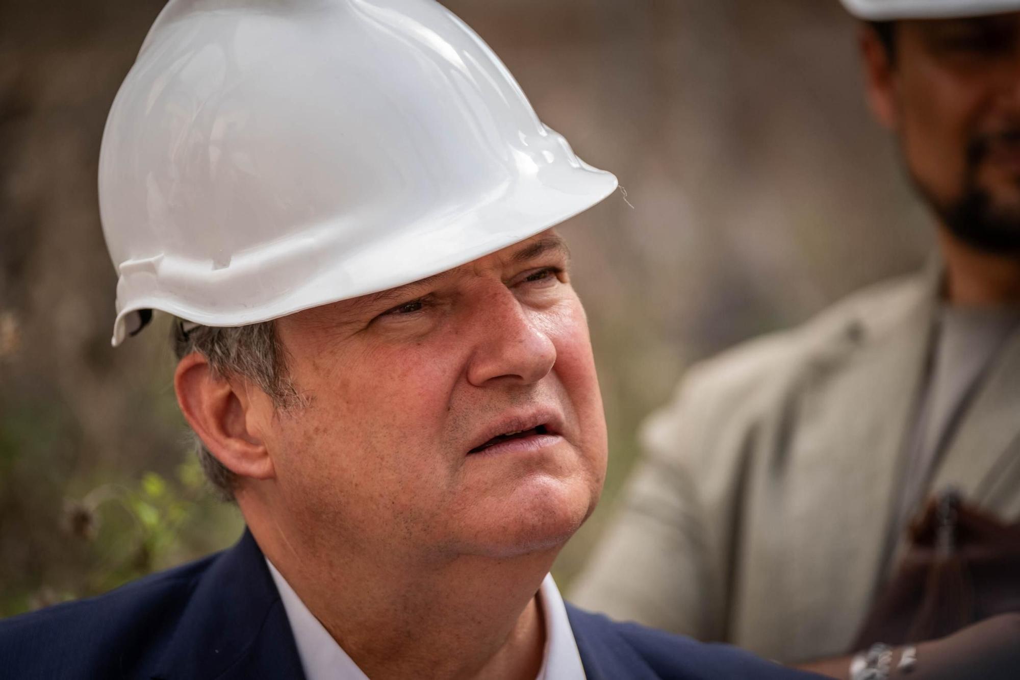 Visita del ministro de Turismo, Jordi Hereu, a las ruinas de la iglesia de San Agustín