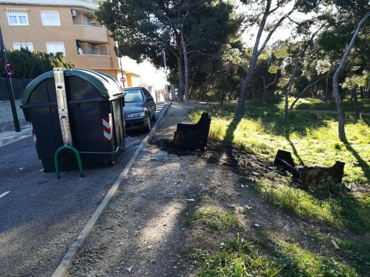 Cuatro contenedores incendiados la pasada madrugada en Torrero