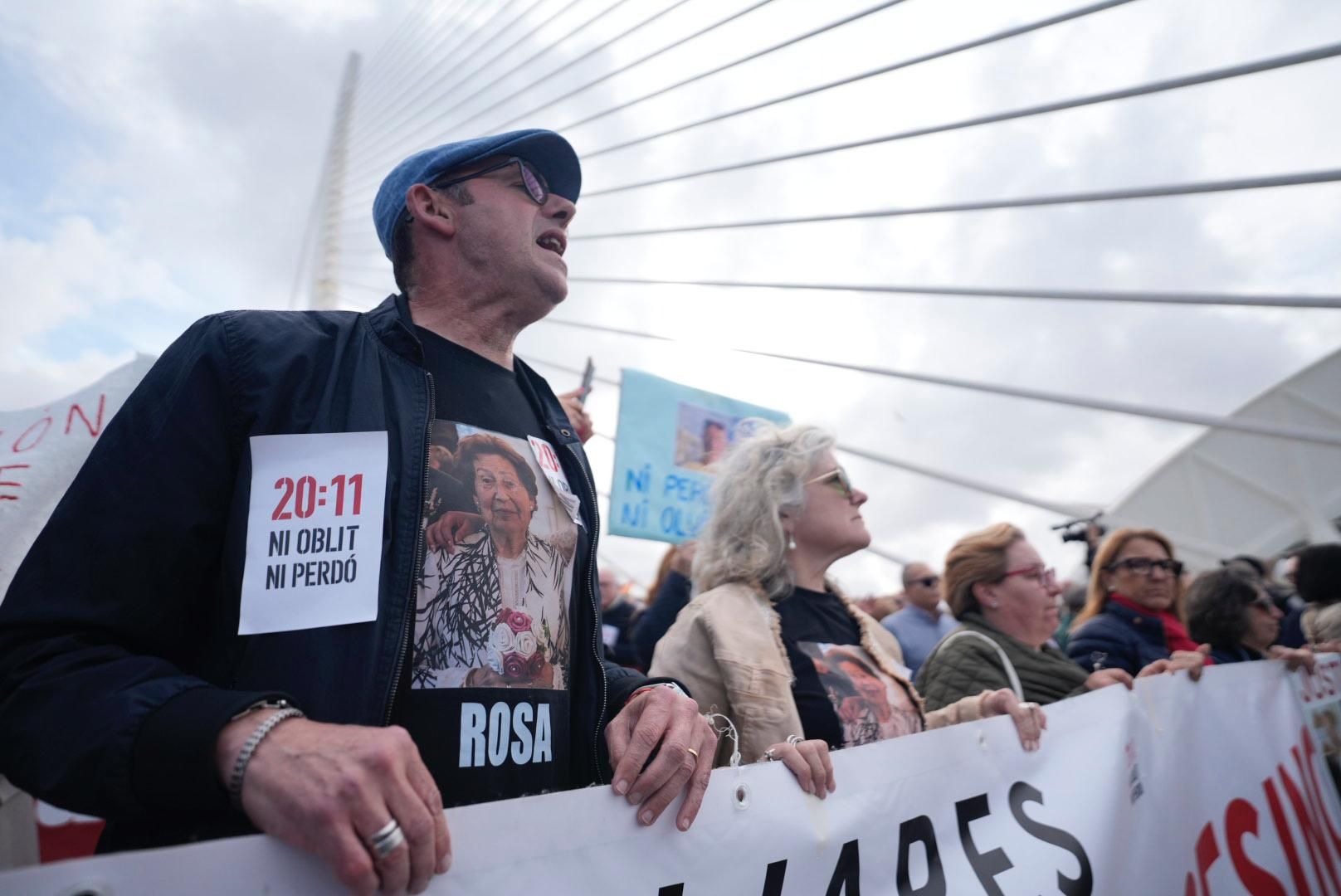 Todas las fotos de la concentración contra Mazón ante el congreso del PPE