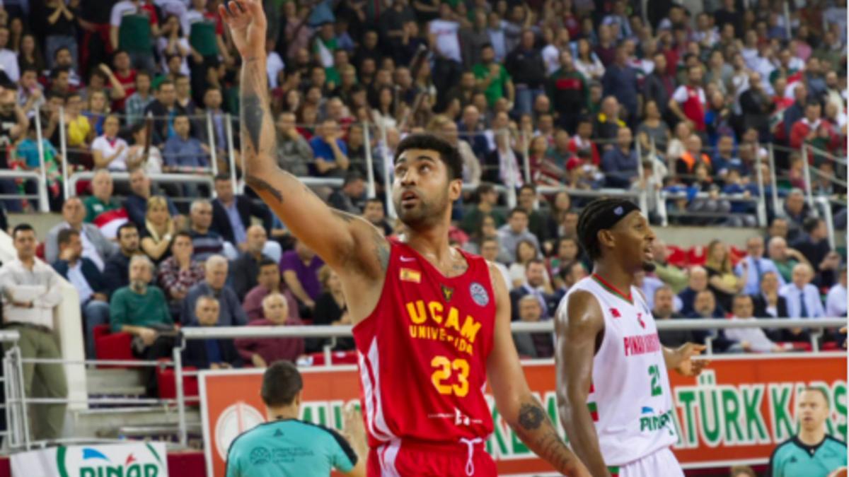 Augusto Lima, pívot del UCAM Murcia, en un momento del partido