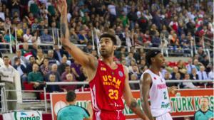 Augusto Lima, pívot del UCAM Murcia, en un momento del partido