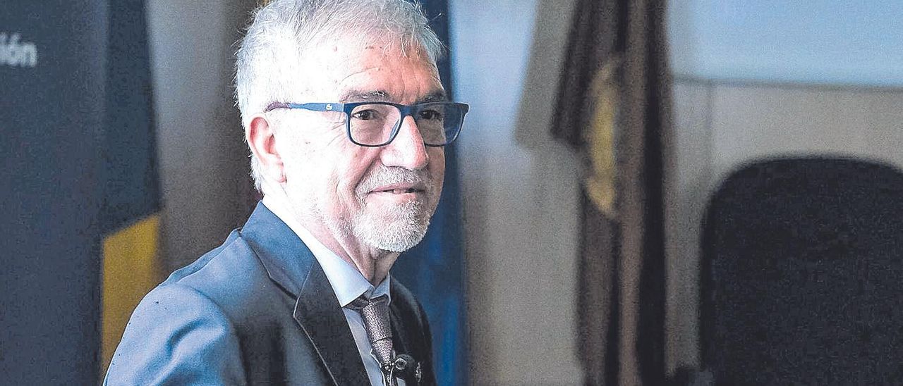 El ingeniero Mateo Valero durante su conferencia, este jueves, en la EITE en el Campus de Tafira de la ULPGC.