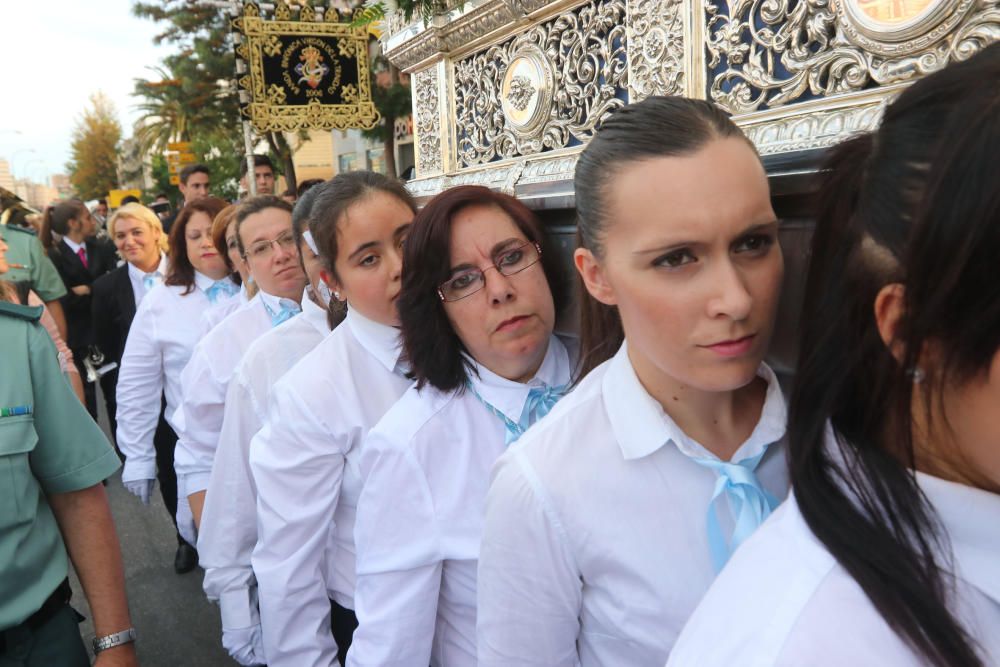 Procesión de la Virgen de Fátima por la Trinidad